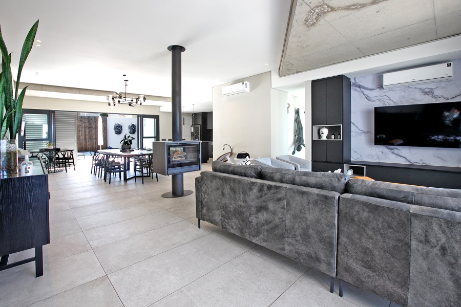 To Let 4 Bedroom Property for Rent in Fresnaye Western Cape